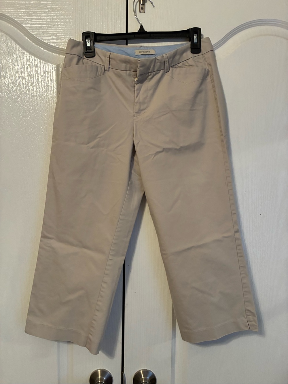 Casual Women’s Dockers Beige Capris- Straight Fit